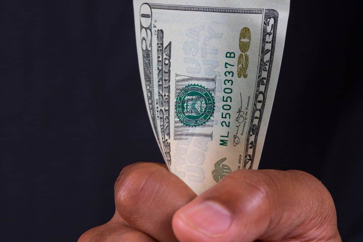 How Much Is 20 Dollars An Hour A Year Can You Survive On 20 An Hour 